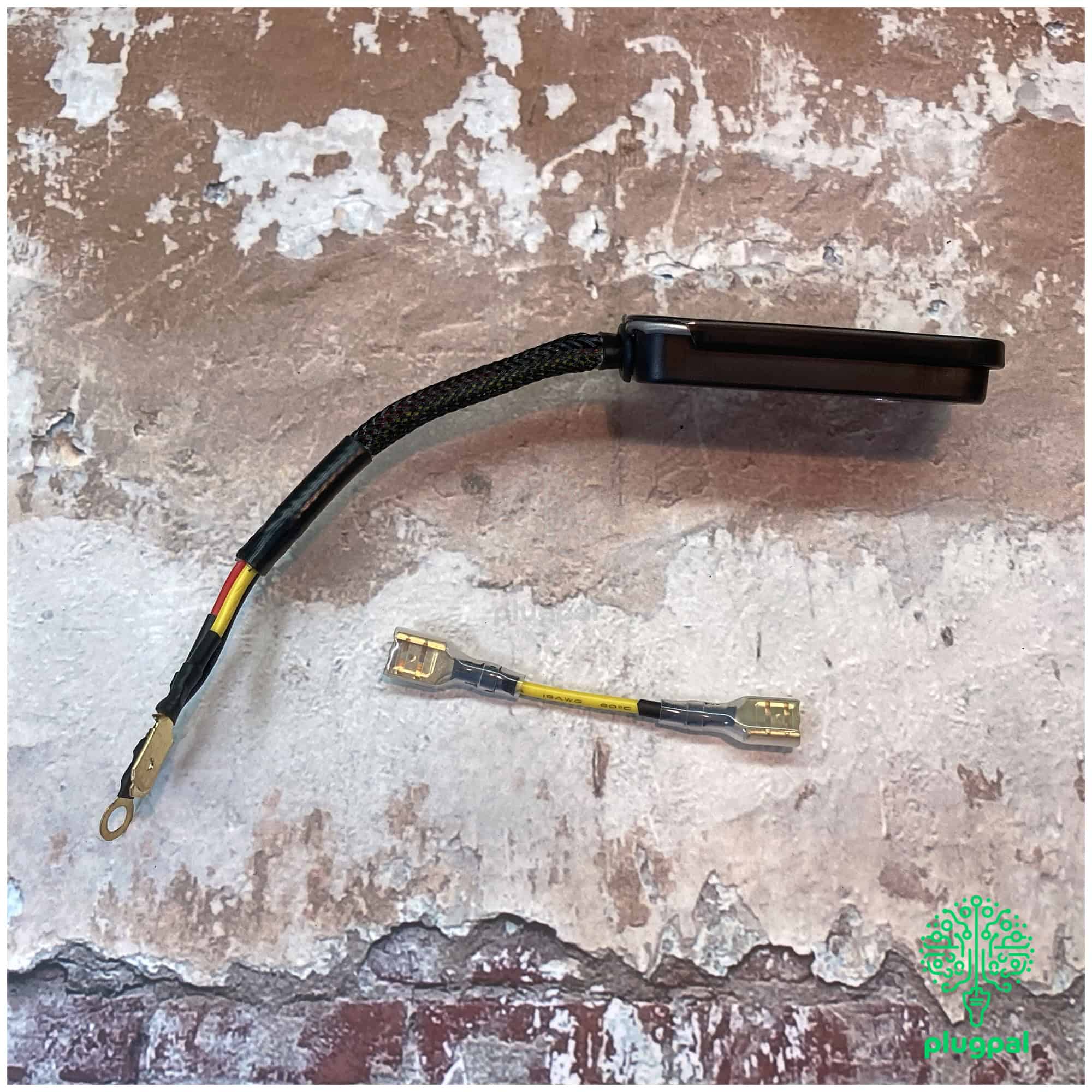 Voltage stabiliser for 5V electronic devices, ensuring consistent power supply and protection against voltage fluctuations. Compact and reliable for optimal device performance.