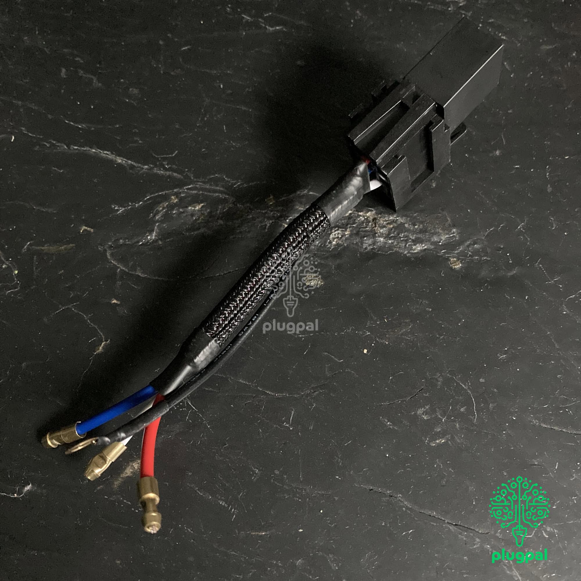 High-quality electric cable with connectors, suitable for modular power or data systems, designed for reliable connections in tech setups and electrical installations.