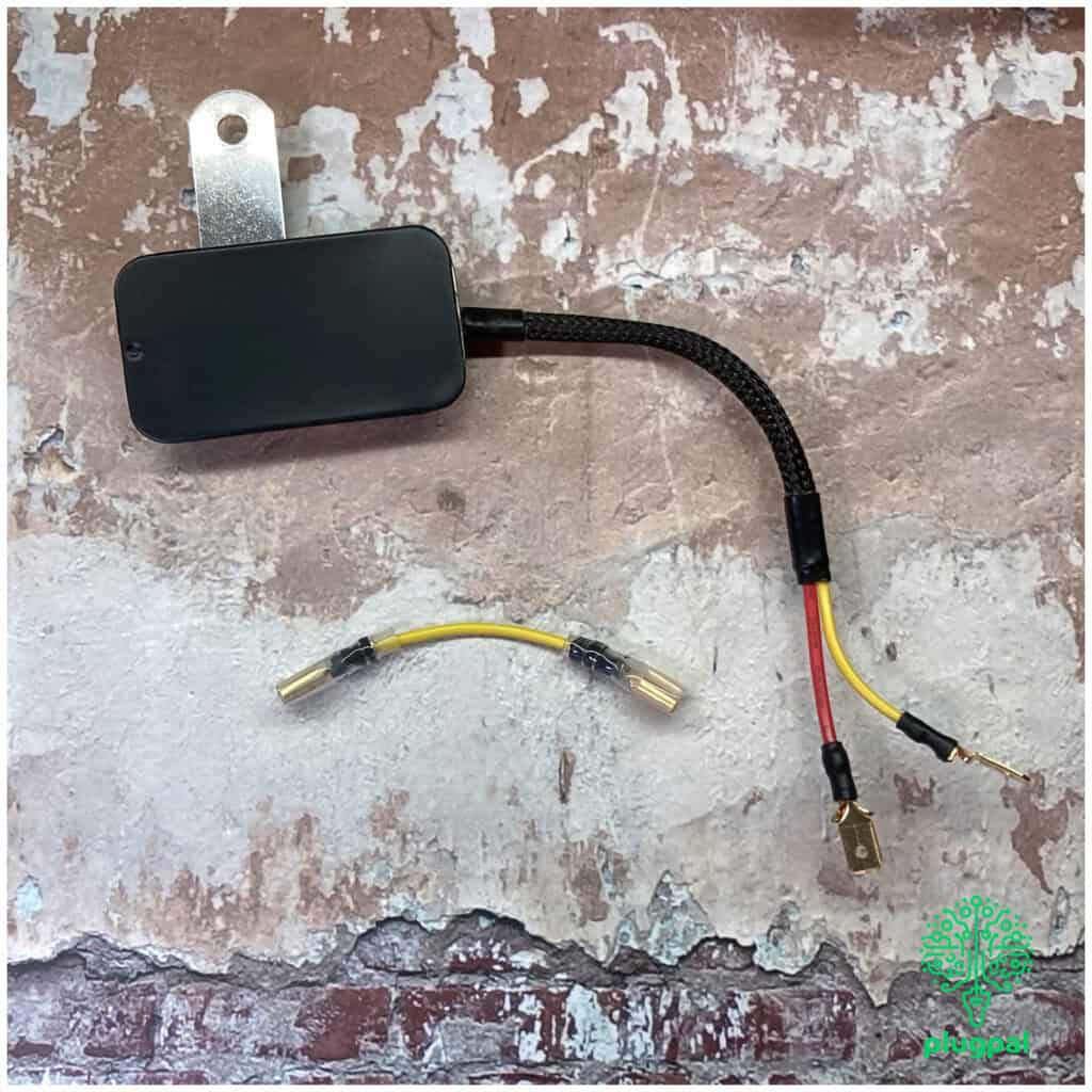 Quality 5V solid state voltage stabiliser with mounting bracket for reliable power regulation. Suitable for electronic projects and ensuring consistent voltage output.