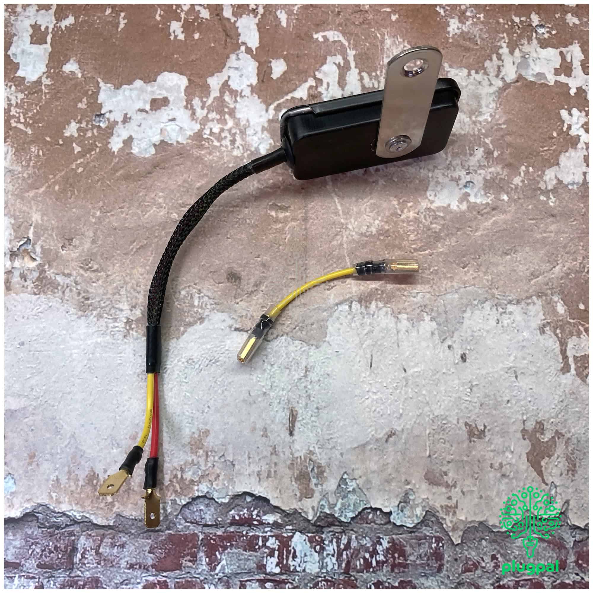 Quality 5V solid state voltage stabiliser with mounting bracket for reliable power regulation. Suitable for electronic projects and ensuring consistent voltage output.