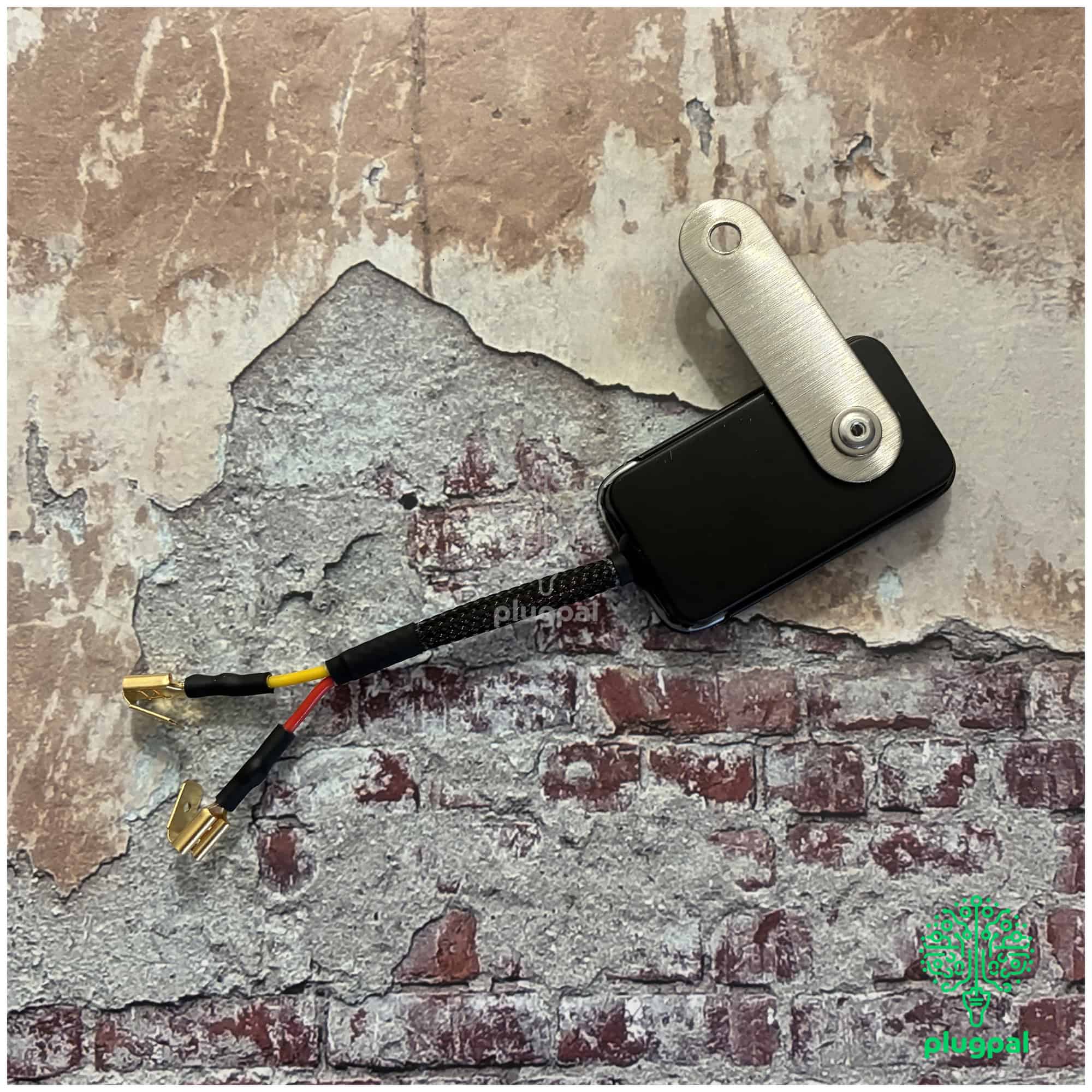 Ford 5V solid state voltage stabiliser with bracket for automotive electrical systems, compact and durable design for reliable voltage regulation.